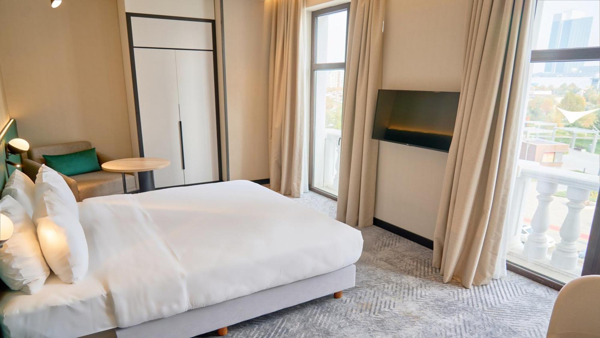 Holiday Inn Tashkent City By Ihg Экстерьер фото